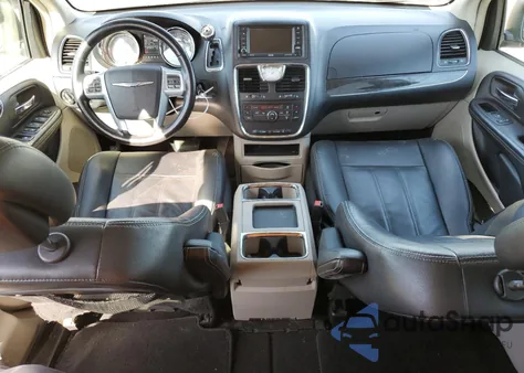 2013 Chrysler Town & Country Touring z USA, uszkodzony, nr VIN 2C4RC1BG7DR821610